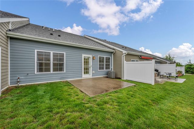 2013 Cool Springs Dr, Bethel Park, PA 15234