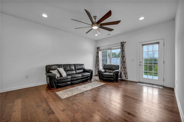 2013 Cool Springs Dr, Bethel Park, PA 15234