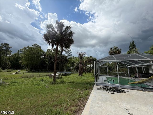 281 8th ST SE, Naples, FL 34117