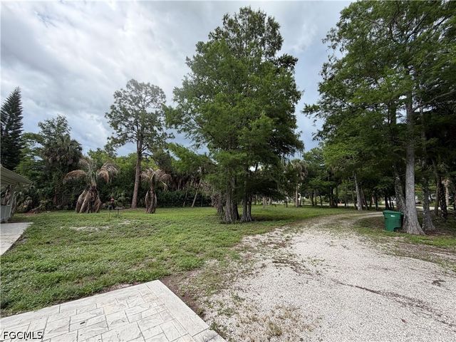 281 8th ST SE, Naples, FL 34117