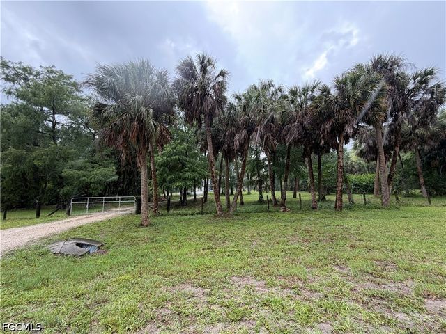 281 8th ST SE, Naples, FL 34117