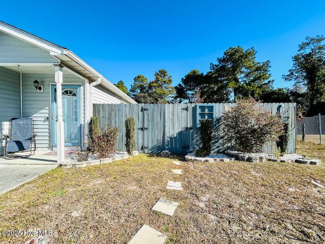 141 Charlton Road, Hubert, NC 28539