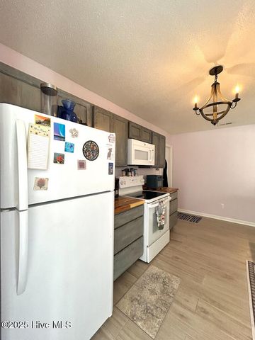 141 Charlton Road, Hubert, NC 28539