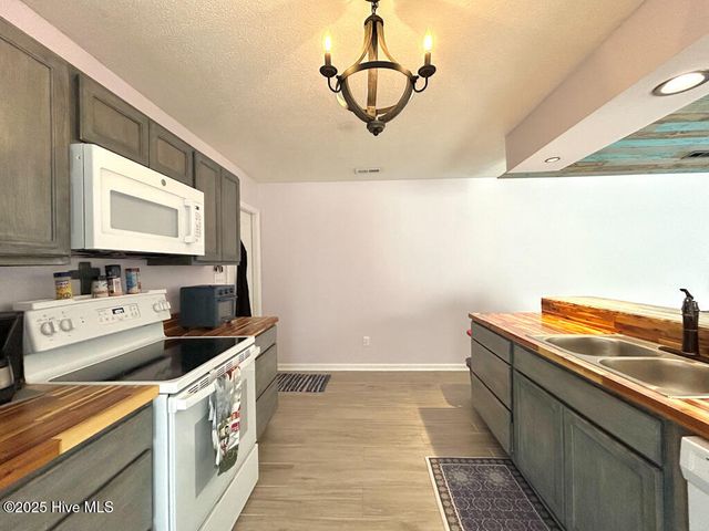 141 Charlton Road, Hubert, NC 28539