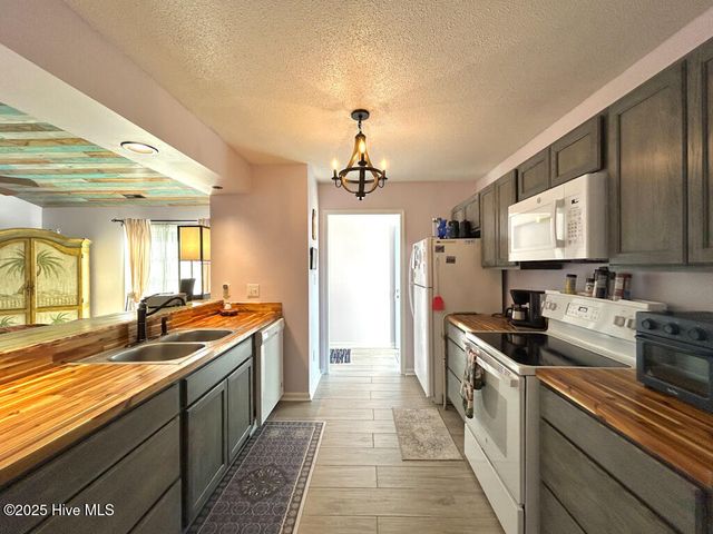 141 Charlton Road, Hubert, NC 28539