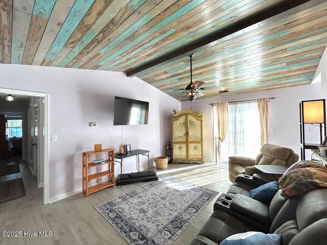 141 Charlton Road, Hubert, NC 28539