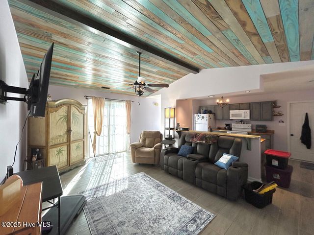 141 Charlton Road, Hubert, NC 28539