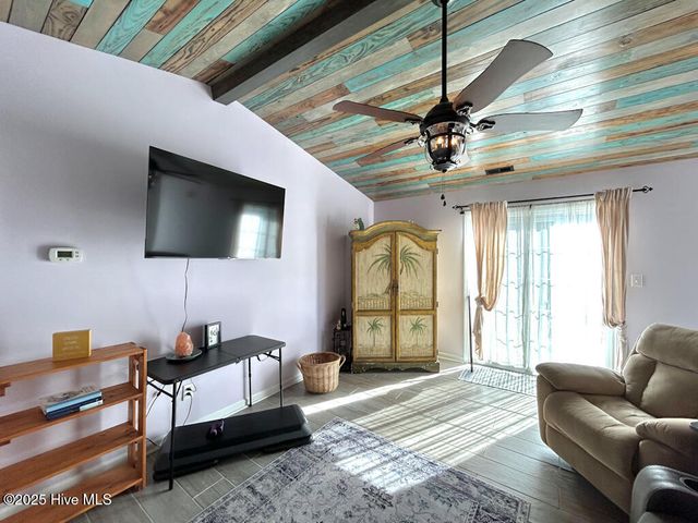 141 Charlton Road, Hubert, NC 28539