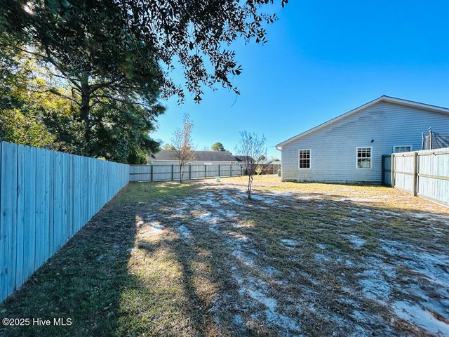 141 Charlton Road, Hubert, NC 28539