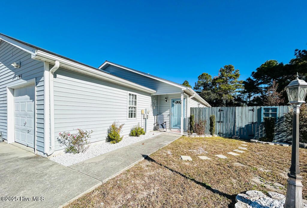 141 Charlton Road, Hubert, NC 28539