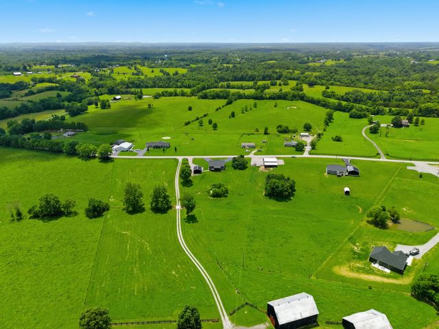 447 Oakland Lane, Harrodsburg, KY 40330
