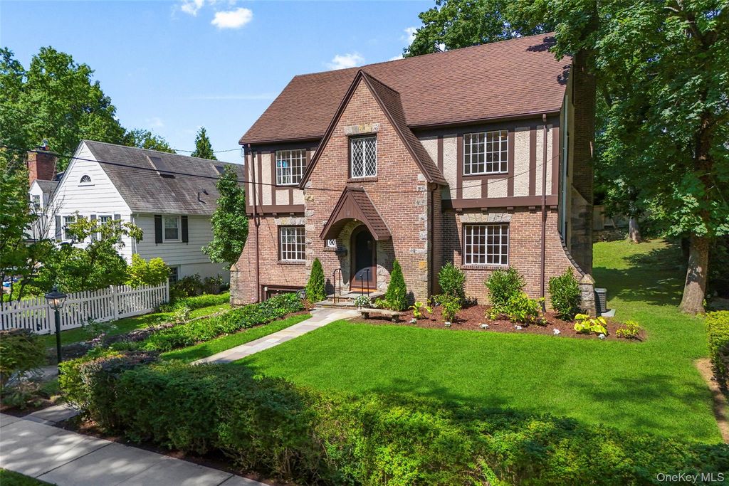 12 Dimitri Place, Larchmont, NY 10538 — exterior