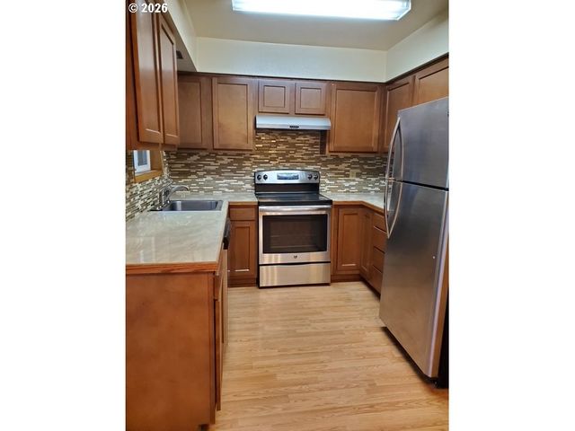 1607 Ne 26TH Ave, Portland, OR 97232