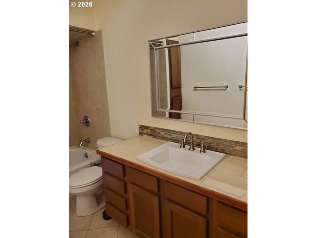 1607 Ne 26TH Ave, Portland, OR 97232
