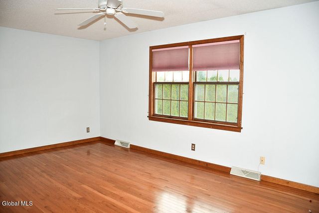 15 Delta Boulevard, Colonie, NY 12047