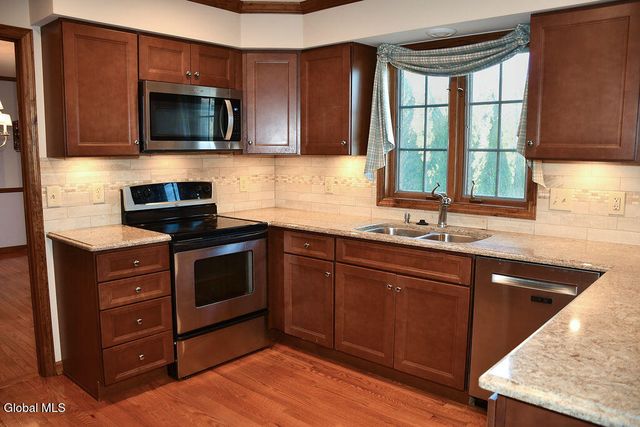 15 Delta Boulevard, Colonie, NY 12047