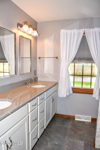 15 Delta Boulevard, Colonie, NY 12047