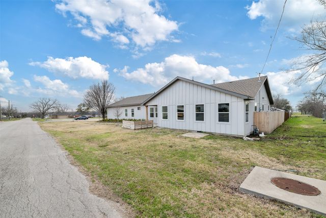 206 S Beach Street, Venus, TX 76084