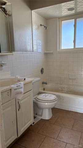 1231 Reale Avenue, St Louis, MO 63138