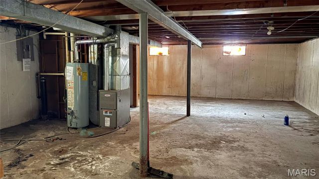 1231 Reale Avenue, St Louis, MO 63138