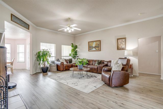 953 Mesa Vista Drive, Crowley, TX 76036