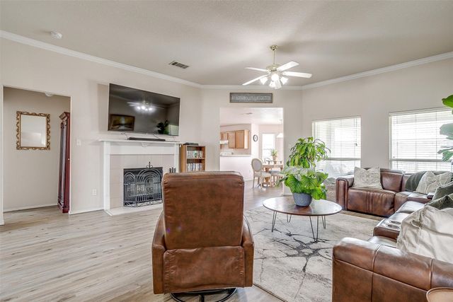 953 Mesa Vista Drive, Crowley, TX 76036