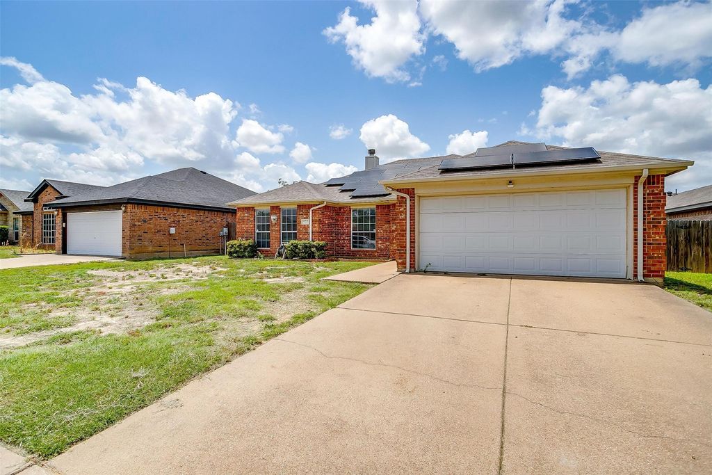 953 Mesa Vista Drive, Crowley, TX 76036