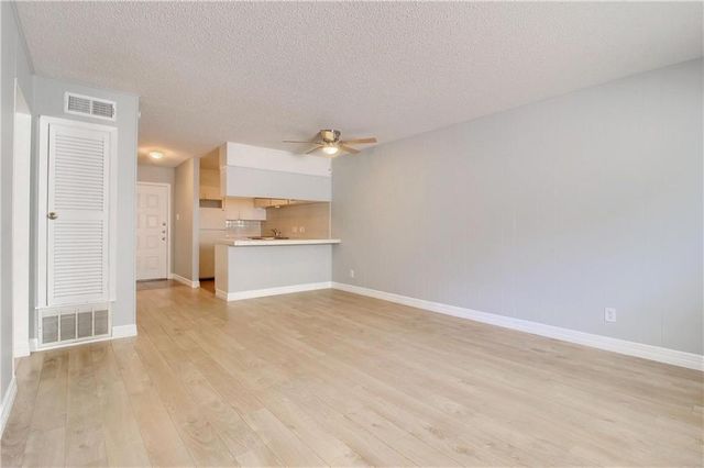 2122 Hancock DR 105, Austin, TX 78756