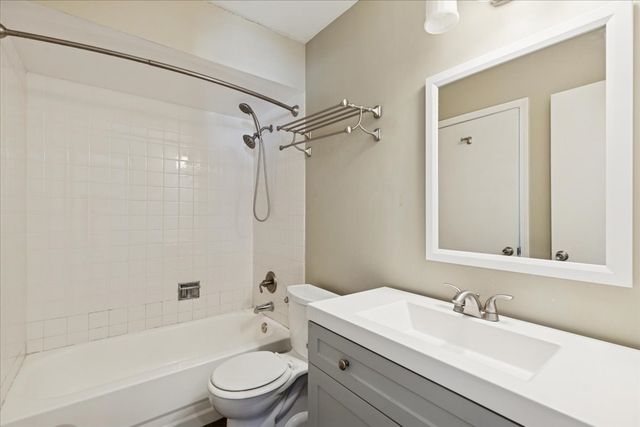 1142 Inverrary Lane D-86, Deerfield, IL 60015