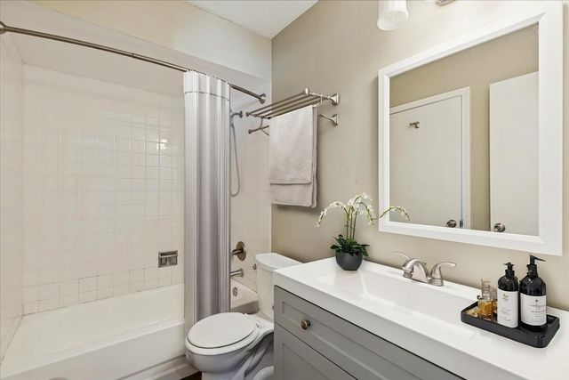 1142 Inverrary Lane D-86, Deerfield, IL 60015