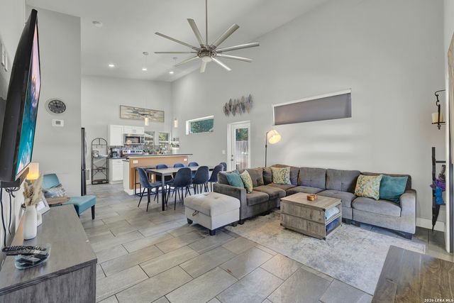 1630 Canyon Edge, Canyon Lake, TX 78133