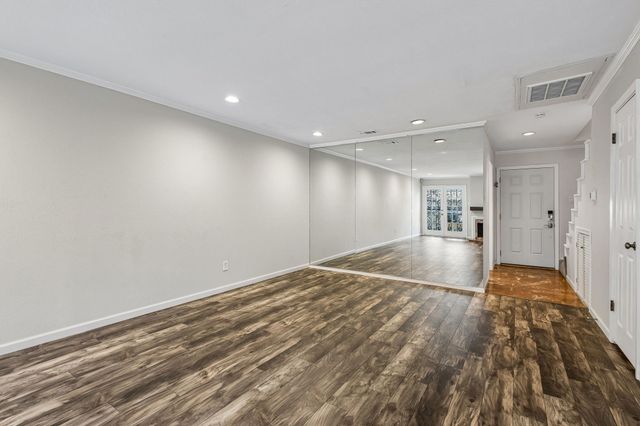 4017 Buena Vista Street 103, Dallas, TX 75204