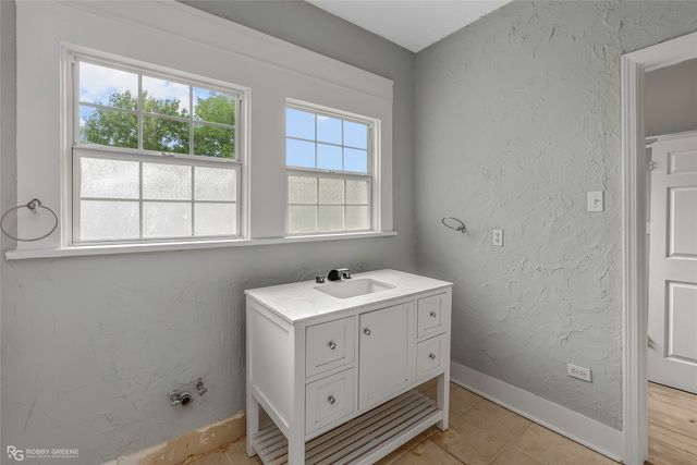 409 Forest Avenue, Shreveport, LA 71104