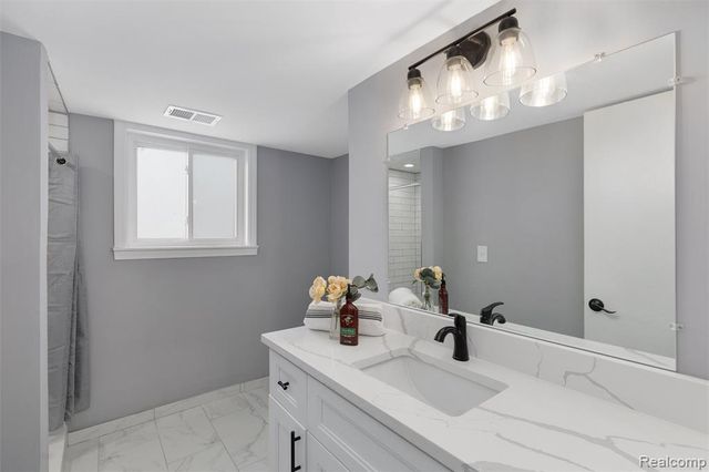 39122 Roland Drive, Sterling Heights, MI 48310