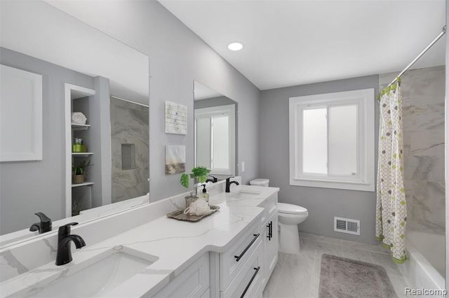 39122 Roland Drive, Sterling Heights, MI 48310