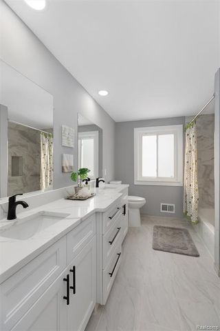 39122 Roland Drive, Sterling Heights, MI 48310