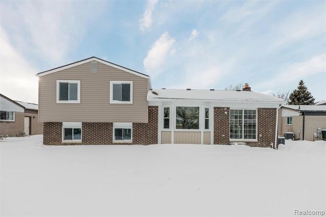 39122 Roland Drive, Sterling Heights, MI 48310