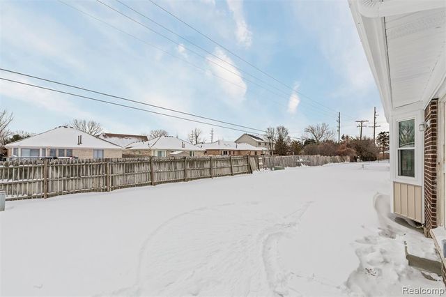 39122 Roland Drive, Sterling Heights, MI 48310