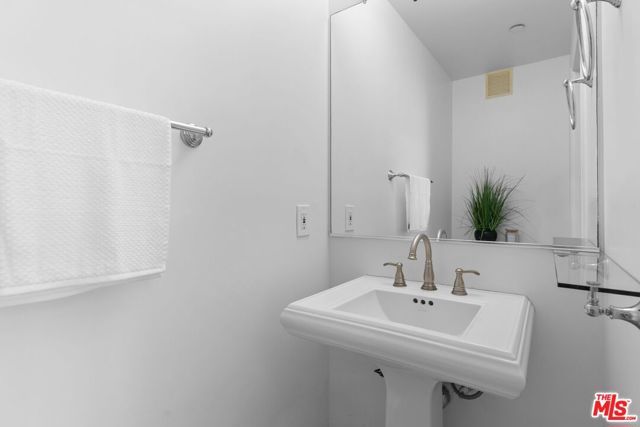 11840 Rowles Court, Los Angeles, CA 90066