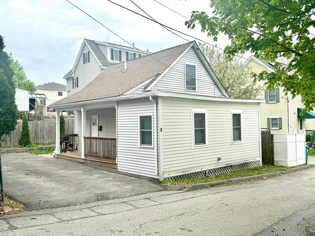 8 Blais Ct, Fitchburg, MA 01420