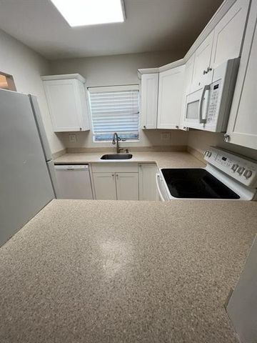 540 SE 2nd Avenue, Deerfield Beach, FL 33441