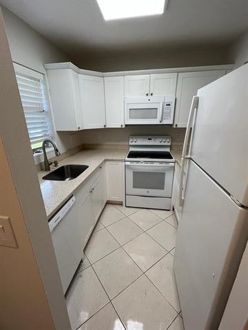 540 SE 2nd Avenue, Deerfield Beach, FL 33441