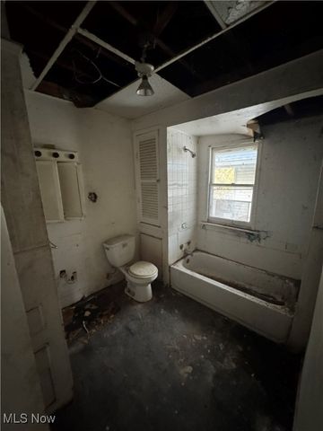 9805 Empire Avenue, East Cleveland, OH 44108