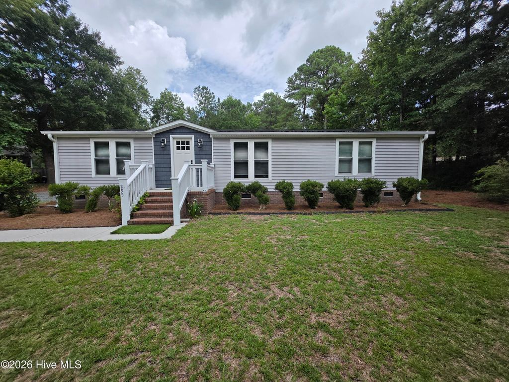 295 Groves Point Circle, Hampstead, NC 28443