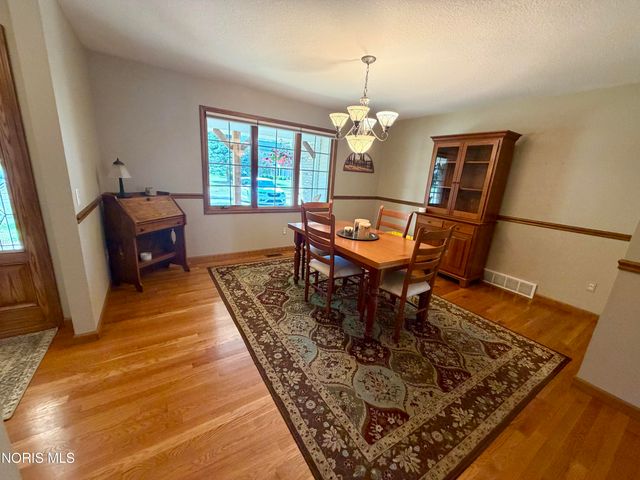 1470 Southridge Drive, Waterville, OH 43566