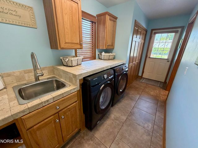 1470 Southridge Drive, Waterville, OH 43566