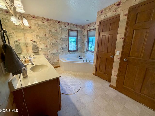 1470 Southridge Drive, Waterville, OH 43566