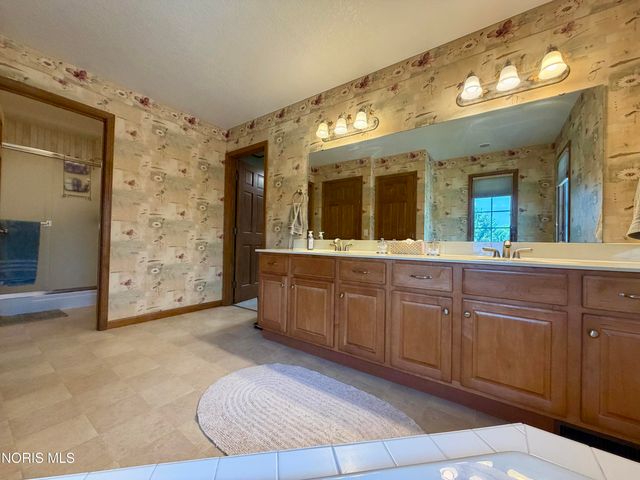 1470 Southridge Drive, Waterville, OH 43566