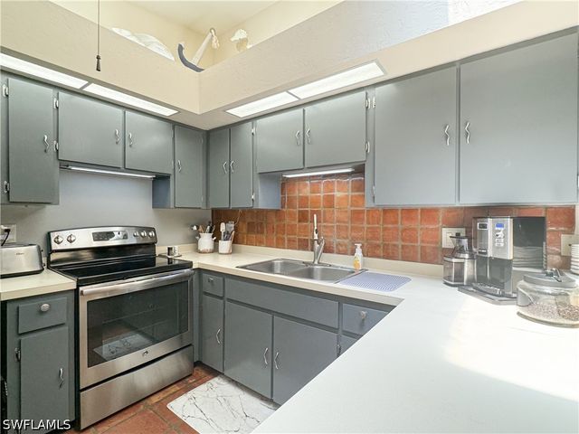 1042 Oak Forest DR, Naples, FL 34104