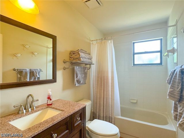 1042 Oak Forest DR, Naples, FL 34104